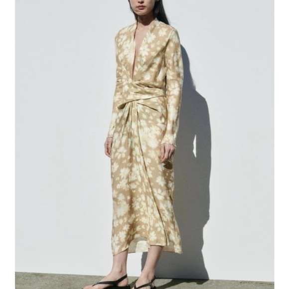 Zara BLOGGERS FAVORITE wrap dress - Picture 9 of 13